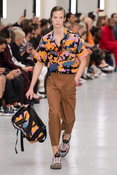 Look 7
